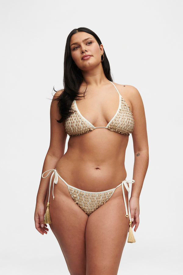 Isabelle wearing size XL