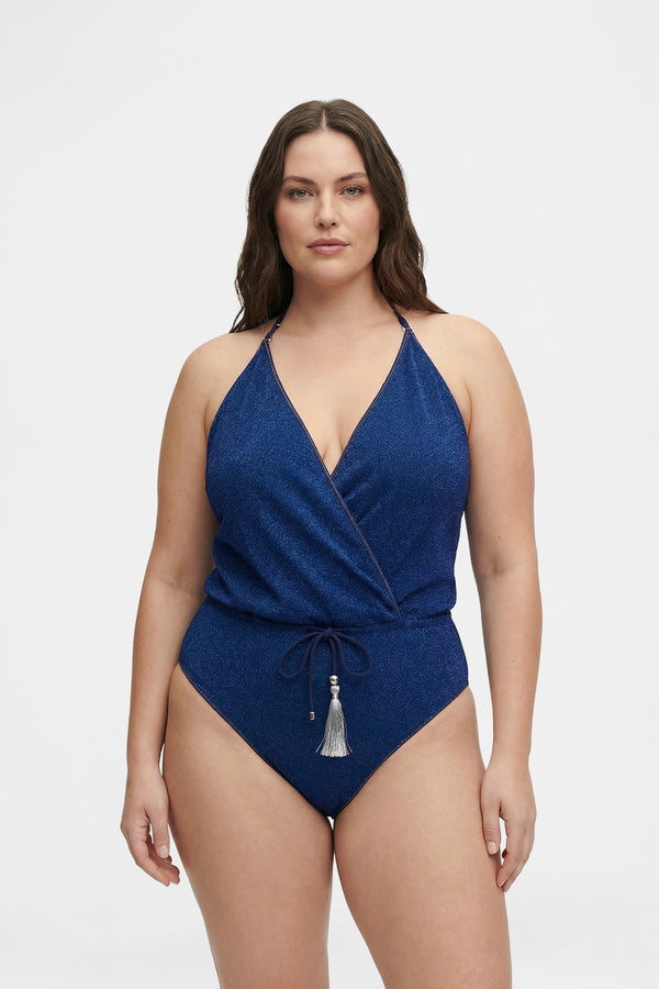 Sophie wearing size L
