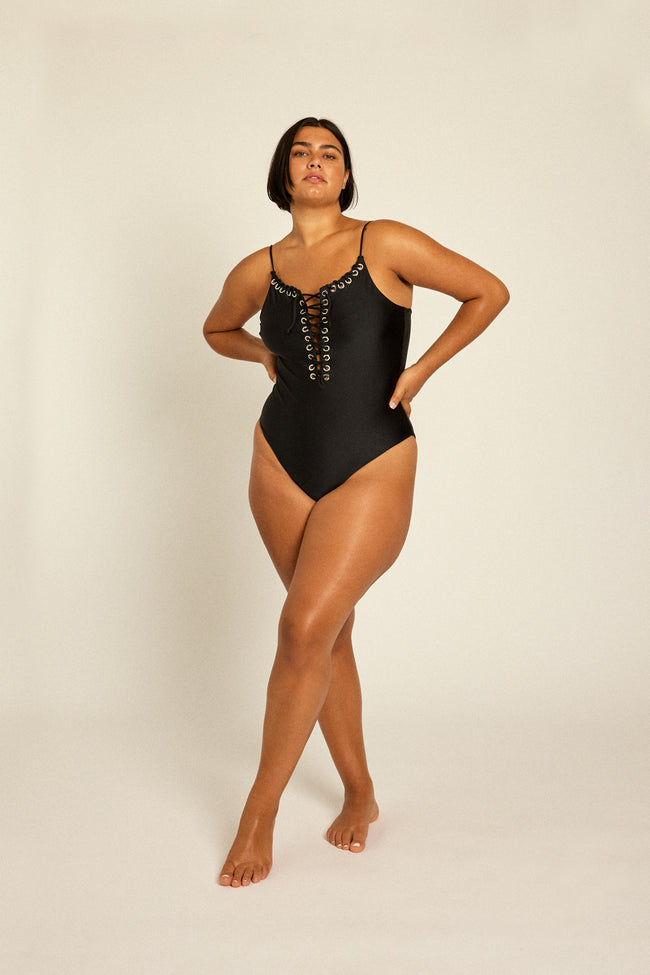 Eyelet Swimsuit for summer beach & vacation worn by plus size XL beautiful curvy model.